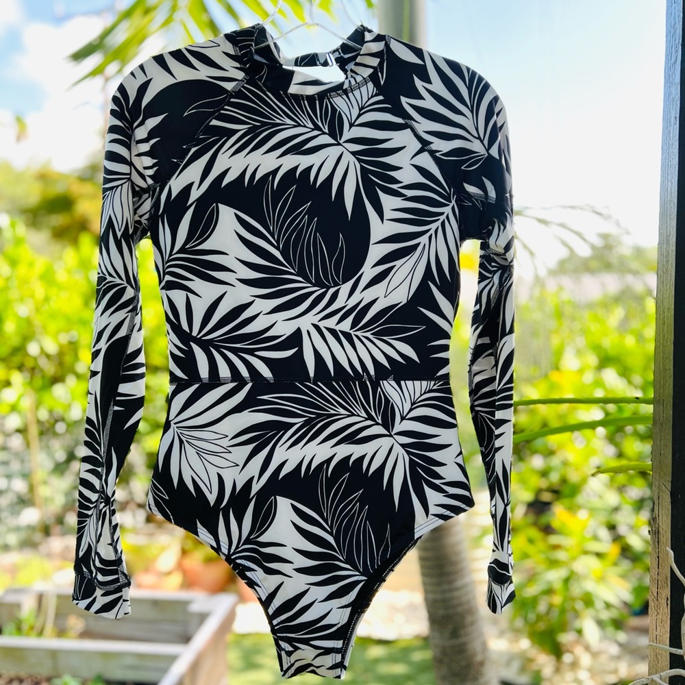 ✨🌸 BILLABONG 🌸✨ Spotted In Paradise UPF 50 Long Sleeve One-Piece Swimsuit